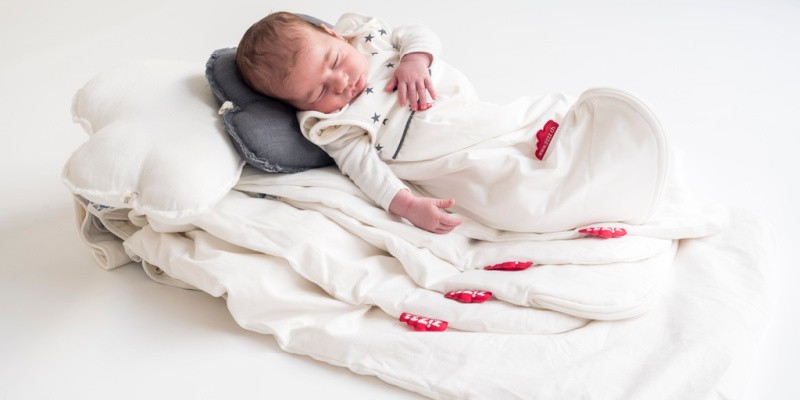 Waarom slapen zo belangrijk is voor baby's en hoe je baby de hele nacht door kan slapen 