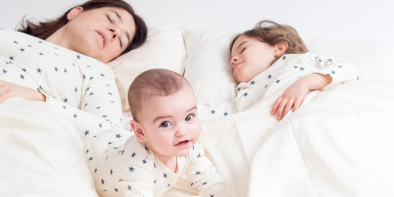 Gebruik een slaaplogboek om je baby te laten doorslapen